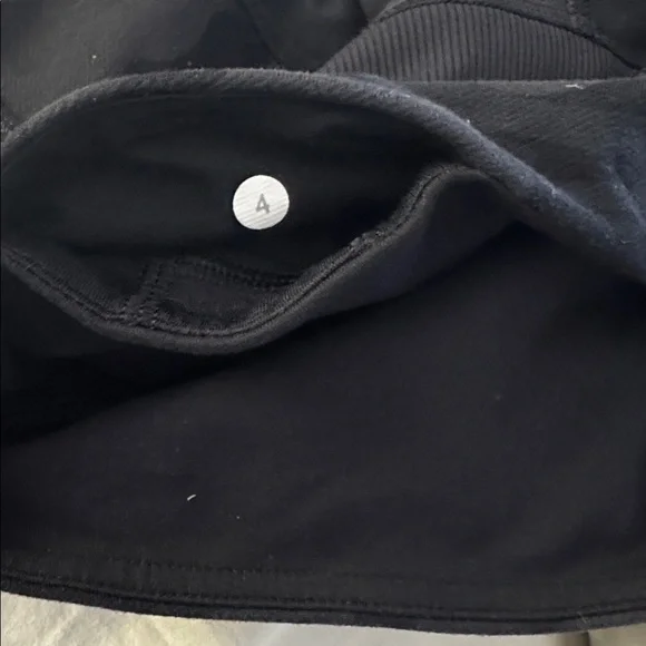 Lululemon Sun Salutation Pants Soot Black Camo Sz 4 Pockets - Picture 7 of 7